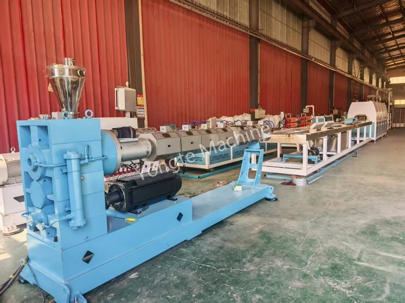 What type of Plastic lumber machine can use recycled plastic?