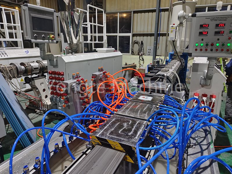 Waste Plastic Flow Molding Machine